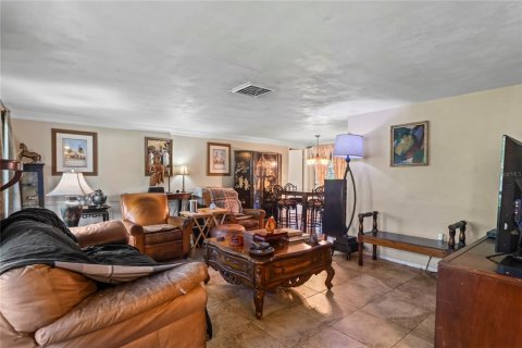 House in Hudson, Florida 2 bedrooms, 141.12 sq.m. № 1909481 - photo 5