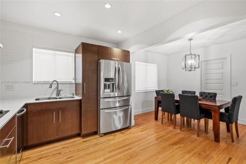 House in Miami Springs, Florida 3 bedrooms, 173.63 sq.m. № 2013469 - photo 13