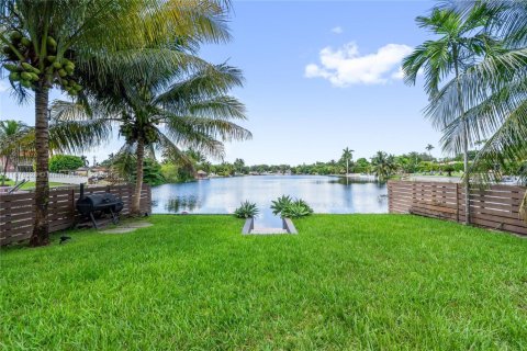 House in Miami Springs, Florida 3 bedrooms, 173.63 sq.m. № 2013469 - photo 30