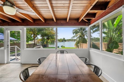 House in Miami Springs, Florida 3 bedrooms, 173.63 sq.m. № 2013469 - photo 26