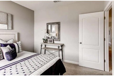 House in Davenport, Florida 5 bedrooms, 234.3 sq.m. № 1773380 - photo 3