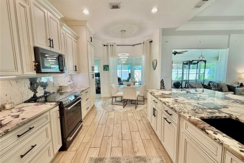 House in Flagler Beach, Florida 4 bedrooms, 230.21 sq.m. № 2115945 - photo 15