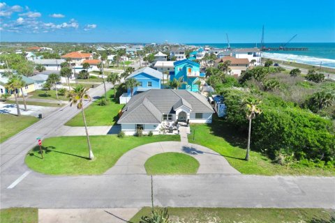 House in Flagler Beach, Florida 4 bedrooms, 230.21 sq.m. № 2115945 - photo 2
