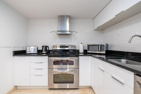 Copropriété à louer à Miami Beach, Floride: 2 chambres, 110.55 m2 № 2027008 - photo 3