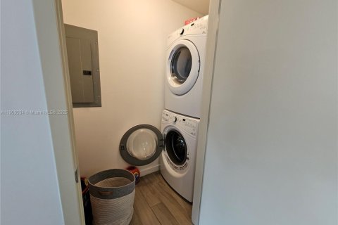 Condo in Miami, Florida, 2 bedrooms  № 1964403 - photo 18
