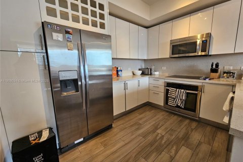 Condo in Miami, Florida, 2 bedrooms  № 1964403 - photo 16