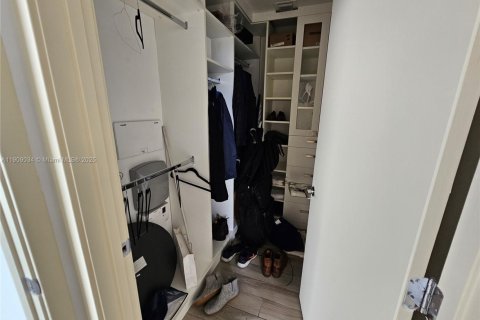 Condo in Miami, Florida, 2 bedrooms  № 1964403 - photo 11