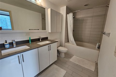 Condo in Miami, Florida, 2 bedrooms  № 1964403 - photo 12