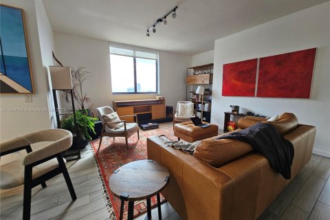 Condo in Miami, Florida, 2 bedrooms  № 1964403 - photo 2