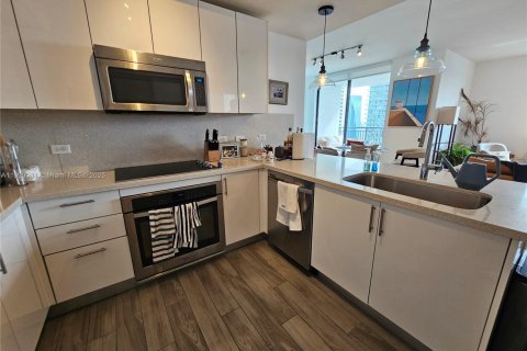 Condo in Miami, Florida, 2 bedrooms  № 1964403 - photo 17