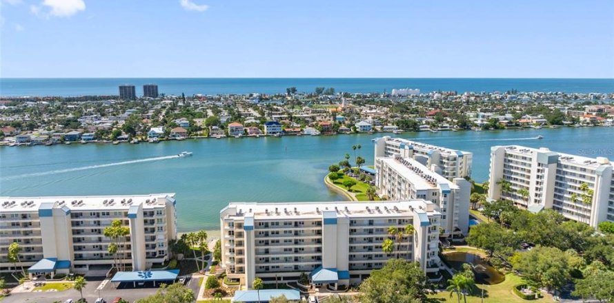 Condominio en South Pasadena, Florida, 2 dormitorios  № 2421853