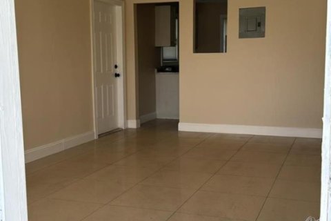 Villa ou maison à louer à Riviera Beach, Floride: 2 chambres, 133.78 m2 № 2185461 - photo 2