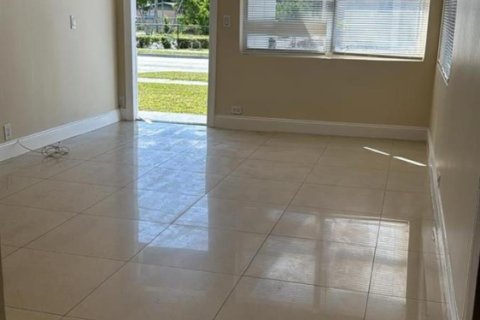 Villa ou maison à louer à Riviera Beach, Floride: 2 chambres, 133.78 m2 № 2185461 - photo 3