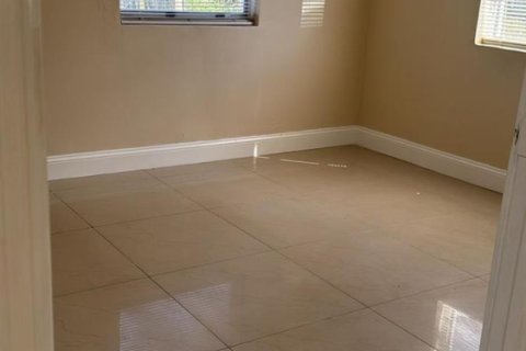 Villa ou maison à louer à Riviera Beach, Floride: 2 chambres, 133.78 m2 № 2185461 - photo 4