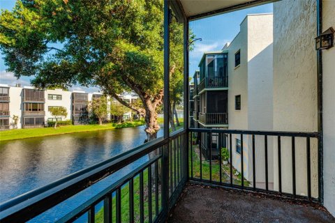Condo in Saint Petersburg, Florida, 1 bedroom  № 2394217 - photo 19