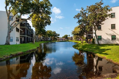 Condo in Saint Petersburg, Florida, 1 bedroom  № 2394217 - photo 22