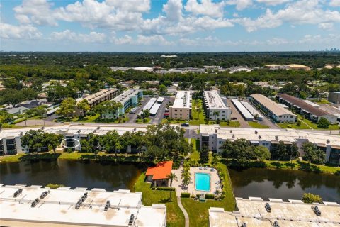 Condo in Saint Petersburg, Florida, 1 bedroom  № 2394217 - photo 24