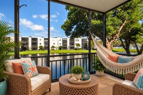 Condo in Saint Petersburg, Florida, 1 bedroom  № 2394217 - photo 18