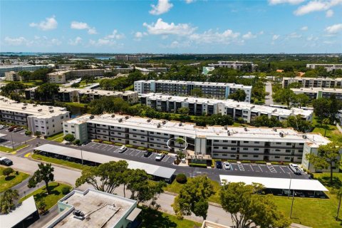 Condo in Saint Petersburg, Florida, 1 bedroom  № 2394217 - photo 2