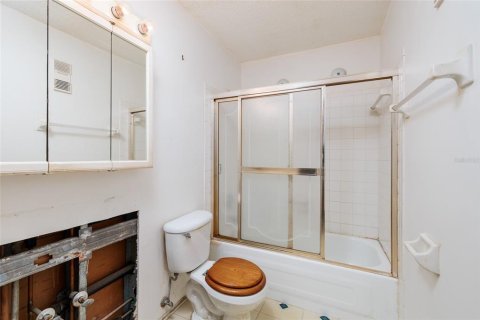 Condo in Saint Petersburg, Florida, 1 bedroom  № 2394217 - photo 16