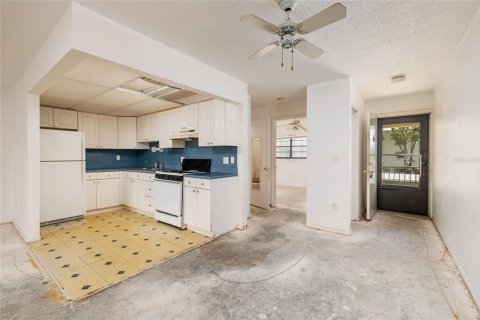 Condo in Saint Petersburg, Florida, 1 bedroom  № 2394217 - photo 5