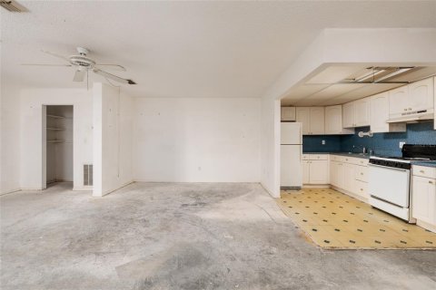 Condo in Saint Petersburg, Florida, 1 bedroom  № 2394217 - photo 11