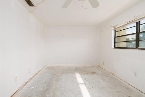Condo in Saint Petersburg, Florida, 1 bedroom  № 2394217 - photo 13
