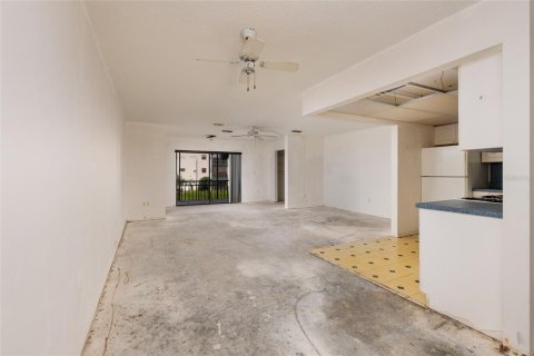 Condo in Saint Petersburg, Florida, 1 bedroom  № 2394217 - photo 8