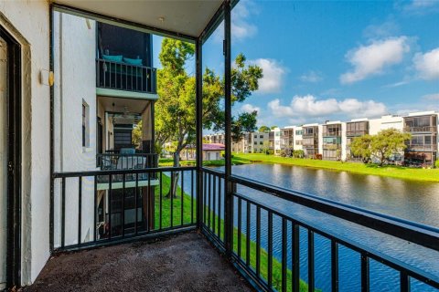 Condo in Saint Petersburg, Florida, 1 bedroom  № 2394217 - photo 20