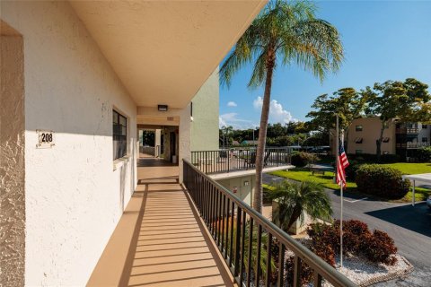 Condo in Saint Petersburg, Florida, 1 bedroom  № 2394217 - photo 4
