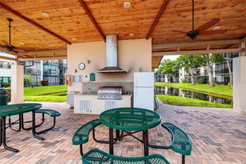 Condo in Saint Petersburg, Florida, 1 bedroom  № 2394217 - photo 27