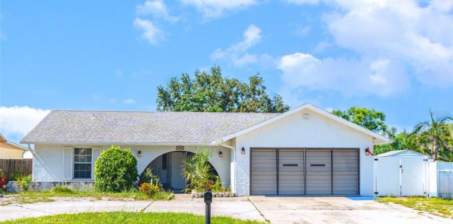 House in Bradenton, Florida 3 bedrooms, 152.08 sq.m. № 1820698