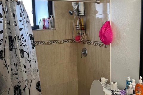 House in Miami, Florida 3 bedrooms, 228.26 sq.m. № 1935765 - photo 28