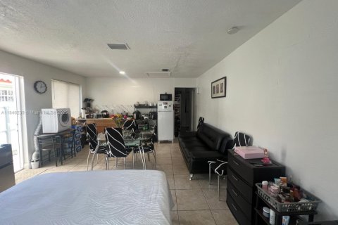 House in Miami, Florida 3 bedrooms, 228.26 sq.m. № 1935765 - photo 15