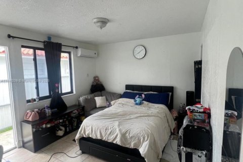 House in Miami, Florida 3 bedrooms, 228.26 sq.m. № 1935765 - photo 29