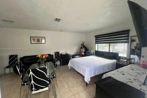 House in Miami, Florida 3 bedrooms, 228.26 sq.m. № 1935765 - photo 21