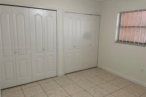 Condo in Hialeah, Florida, 2 bedrooms  № 1937383 - photo 24