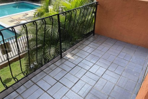 Condo in Hialeah, Florida, 2 bedrooms  № 1937383 - photo 10