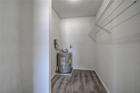Condo in Belleair Bluffs, Florida, 2 bedrooms  № 2385934 - photo 29