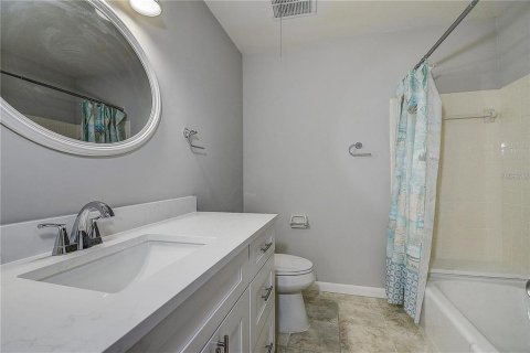 Condo in Belleair Bluffs, Florida, 2 bedrooms  № 2385934 - photo 27