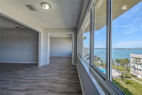 Condo in Belleair Bluffs, Florida, 2 bedrooms  № 2385934 - photo 5