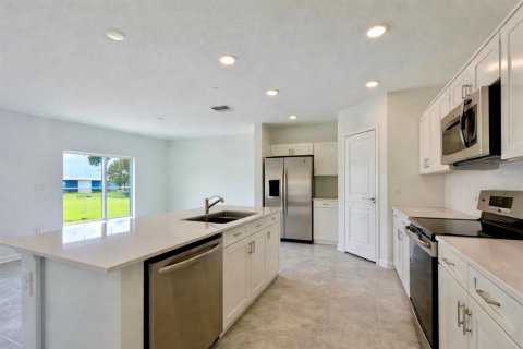 Villa ou maison à louer à Eagle Lake, Floride: 4 chambres, 174.56 m2 № 2116281 - photo 3