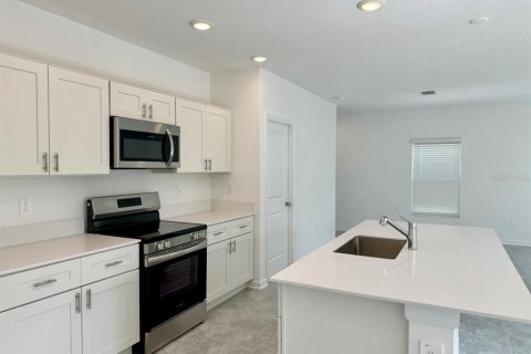 Villa ou maison à louer à Eagle Lake, Floride: 4 chambres, 174.56 m2 № 2116281 - photo 6
