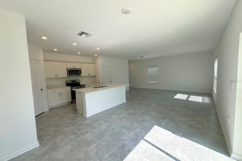Villa ou maison à louer à Eagle Lake, Floride: 4 chambres, 174.56 m2 № 2116281 - photo 5
