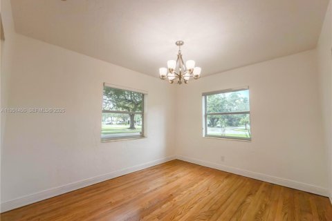 Casa en venta en Miami Springs, Florida, 5 dormitorios, 202.71 m2 № 2006494 - foto 5