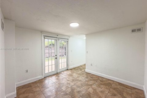 Casa en venta en Miami Springs, Florida, 5 dormitorios, 202.71 m2 № 2006494 - foto 14