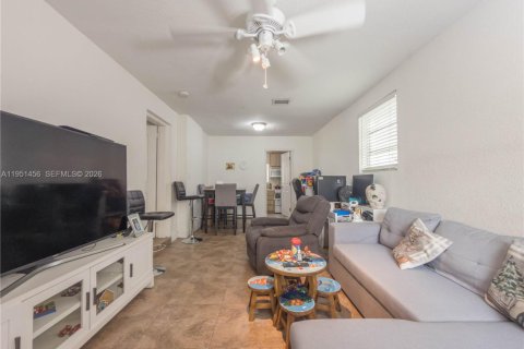 Casa en venta en Miami Springs, Florida, 5 dormitorios, 202.71 m2 № 2006494 - foto 28