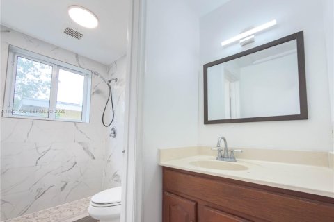Casa en venta en Miami Springs, Florida, 5 dormitorios, 202.71 m2 № 2006494 - foto 18