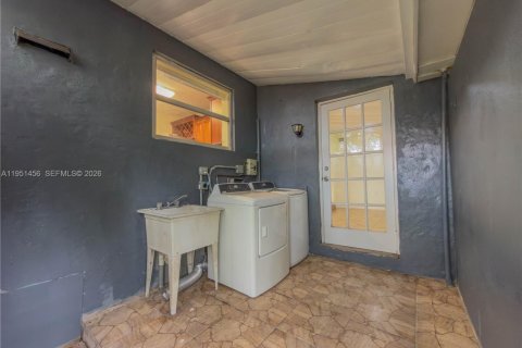 Casa en venta en Miami Springs, Florida, 5 dormitorios, 202.71 m2 № 2006494 - foto 21