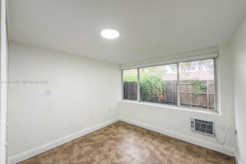 Casa en venta en Miami Springs, Florida, 5 dormitorios, 202.71 m2 № 2006494 - foto 11